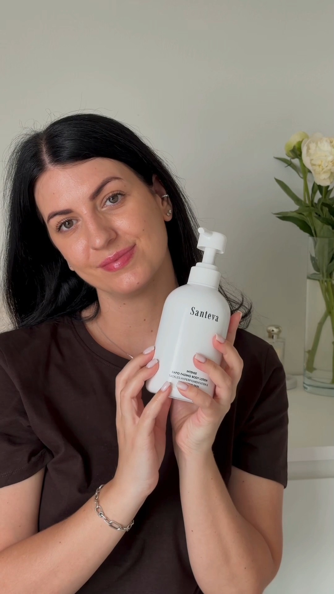 Nature meets powerful skin brightening. ✨, Our 𝐈𝐧𝐭𝐞𝐧𝐬𝐞 𝐑𝐚𝐩𝐢𝐝 𝐅𝐚𝐝𝐢𝐧𝐠 𝐁𝐨𝐝𝐲 𝐋𝐨𝐭𝐢𝐨𝐧 is enriched with naturally derived ingredients that help reveal a brighter, more even-looking complexion., • 𝐌𝐮𝐥𝐛𝐞𝐫𝐫𝐲 
