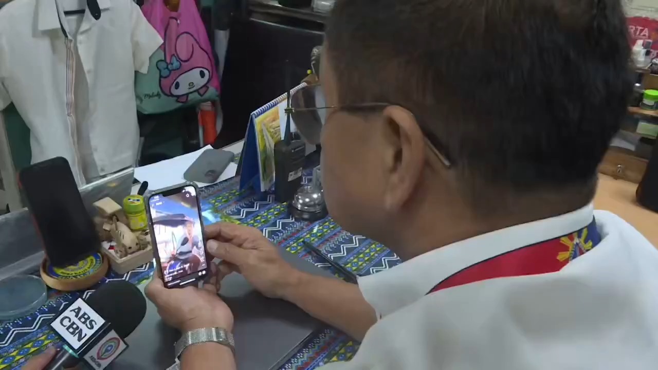 PANOORIN: Kinilala ang viral tricycle driver sa Quezon City na si ...