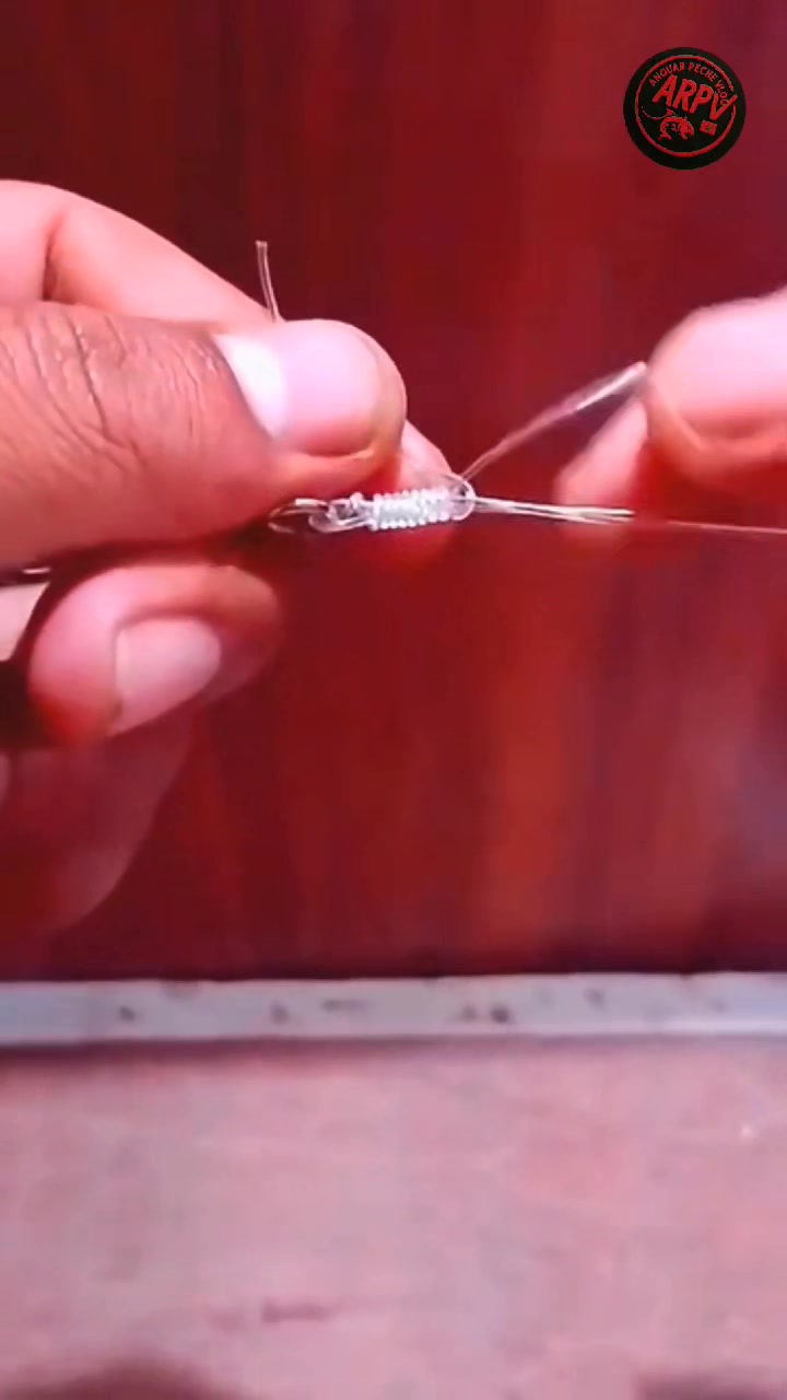 Learn the correct way to tie a swivel to your fishing line for stronger ...