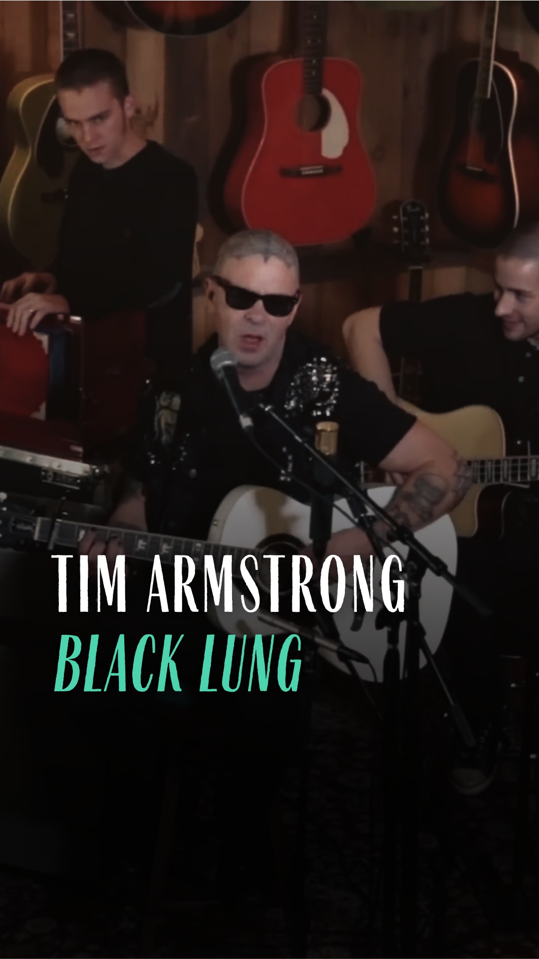 👊Tim Armstrong performs the Rancid classic 'Black Lung' with the