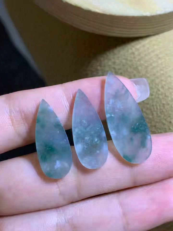✨氷蓮翡翠 ― 清らかに咲く一輪の蓮 41×30×16mm