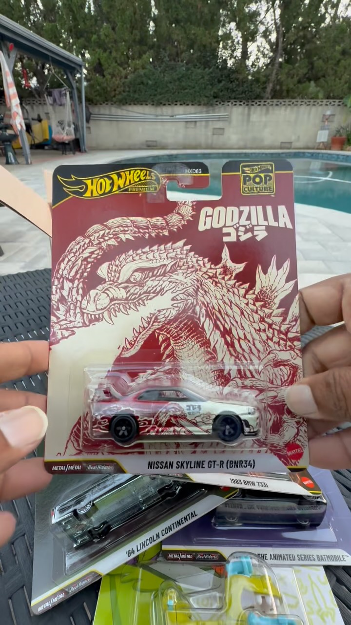 For collectors who are still looking for the Godzilla. The Hot