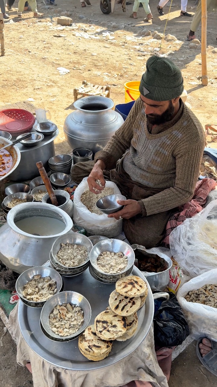 Jawari | 200 Years Old Peshawari Dish | Makai Ki Roti Saag aor Dahi ...