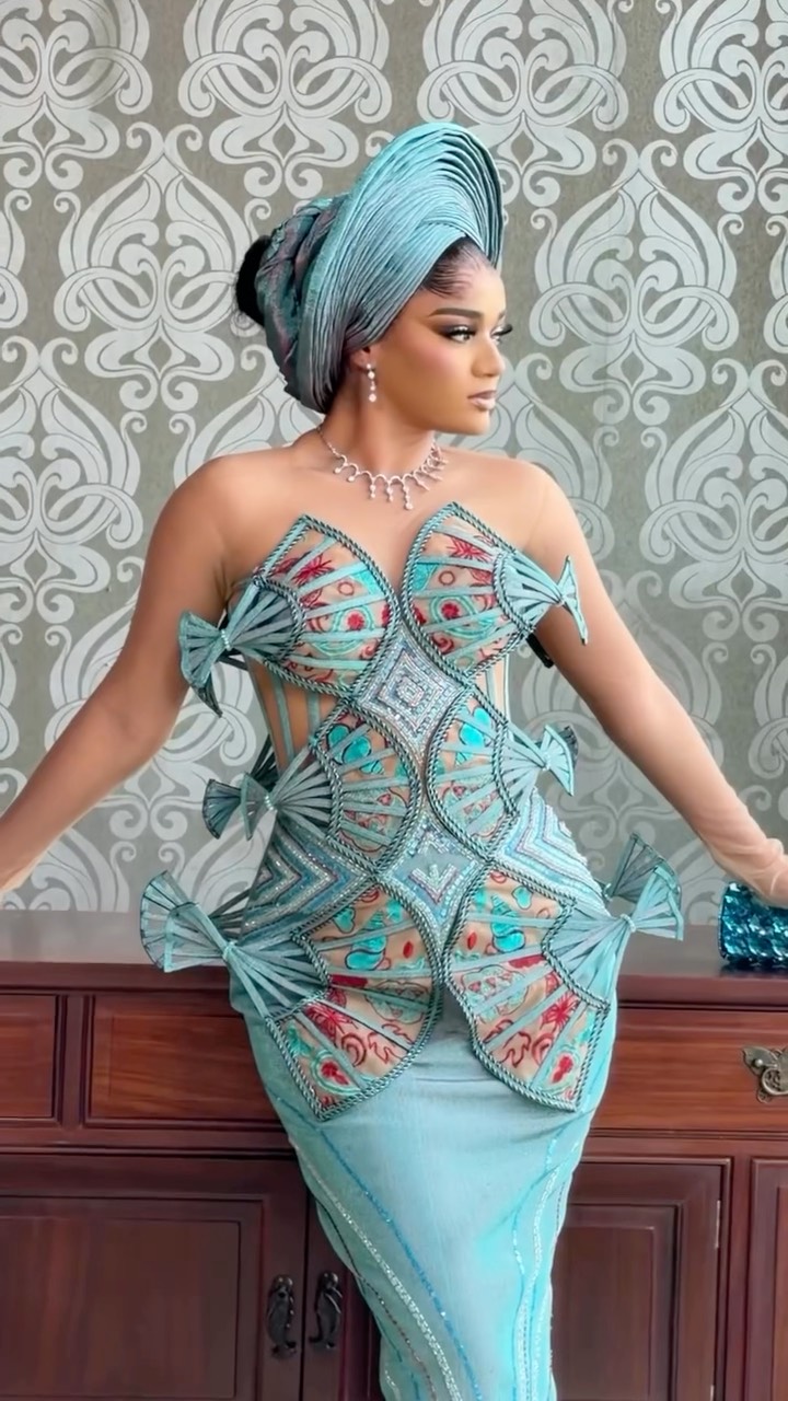 A wow-factor look on a stunning bride 😍, Designer TOP FASHION DESIGNER IN ILORIN / LAGOS, Planner Sulyman Aminat Folawiyo, Handfan HANDFANS, BEADS , ASOOKE , MEN CAP, CANE, BOUQUET, VEIL …., Makeup 