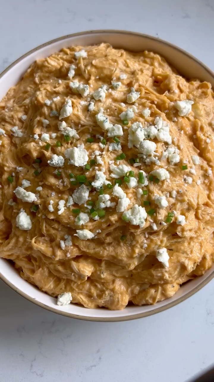 Comment 'recipe' below and I'll send this Crockpot Buffalo Chicken Dip straight to you! 🔥🧀 , Raw chicken, ranch seasoning, Frank's buffalo sauce, cream cheese, and sharp cheddar dump it in the 