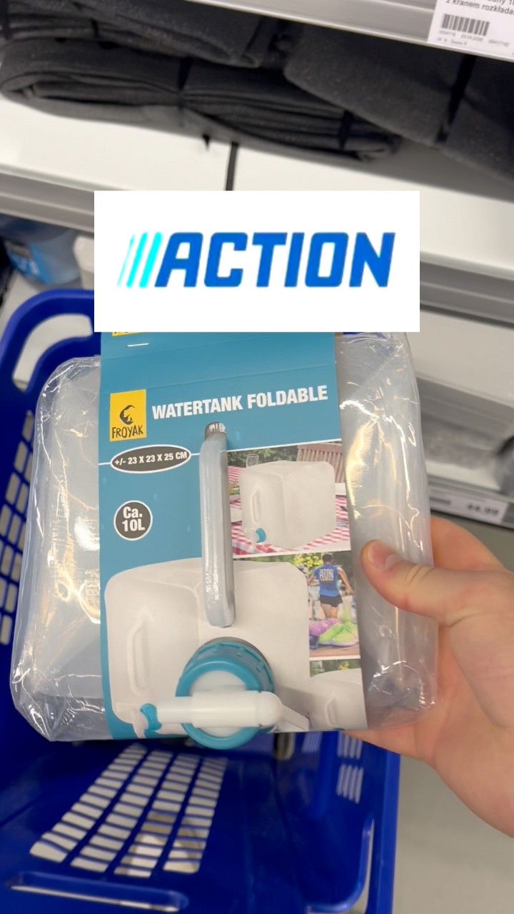 DAS beste Action-Gadget für den Sommer?! 😱💧, Ich habe diesen faltbaren 10L Wasserkanister mit Zapfhahn bei Action für unter 2€ geholt und direkt mal getestet! 🚰 Perfekt für Camping, Festivals,