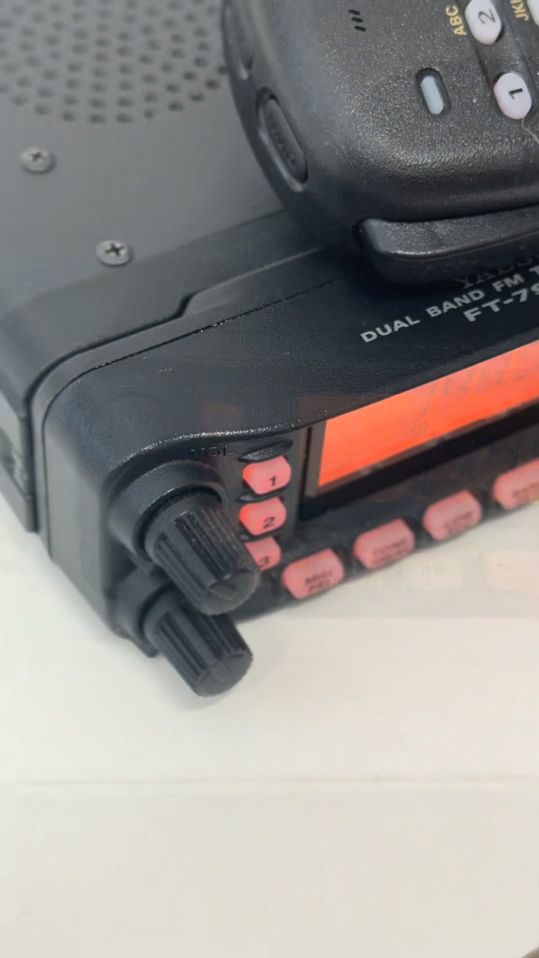 Built to perform, ready to roam – the Yaesu FT-7900R/E is the dual