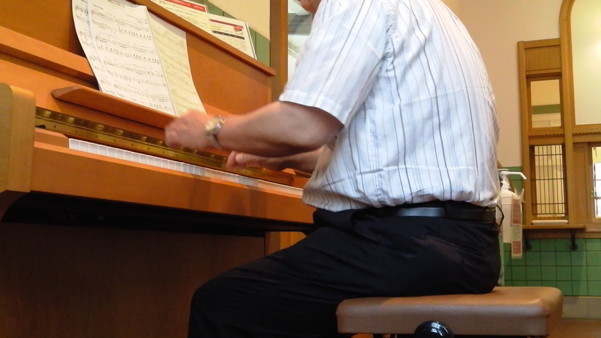 54年ぶりにピアノを再開して1年🎹 基礎教本も3巻の5曲目に入りました
