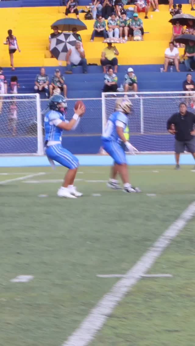 Kailua’s Micah Sua takes Oahu Team Blue to the goal line before scoring ...