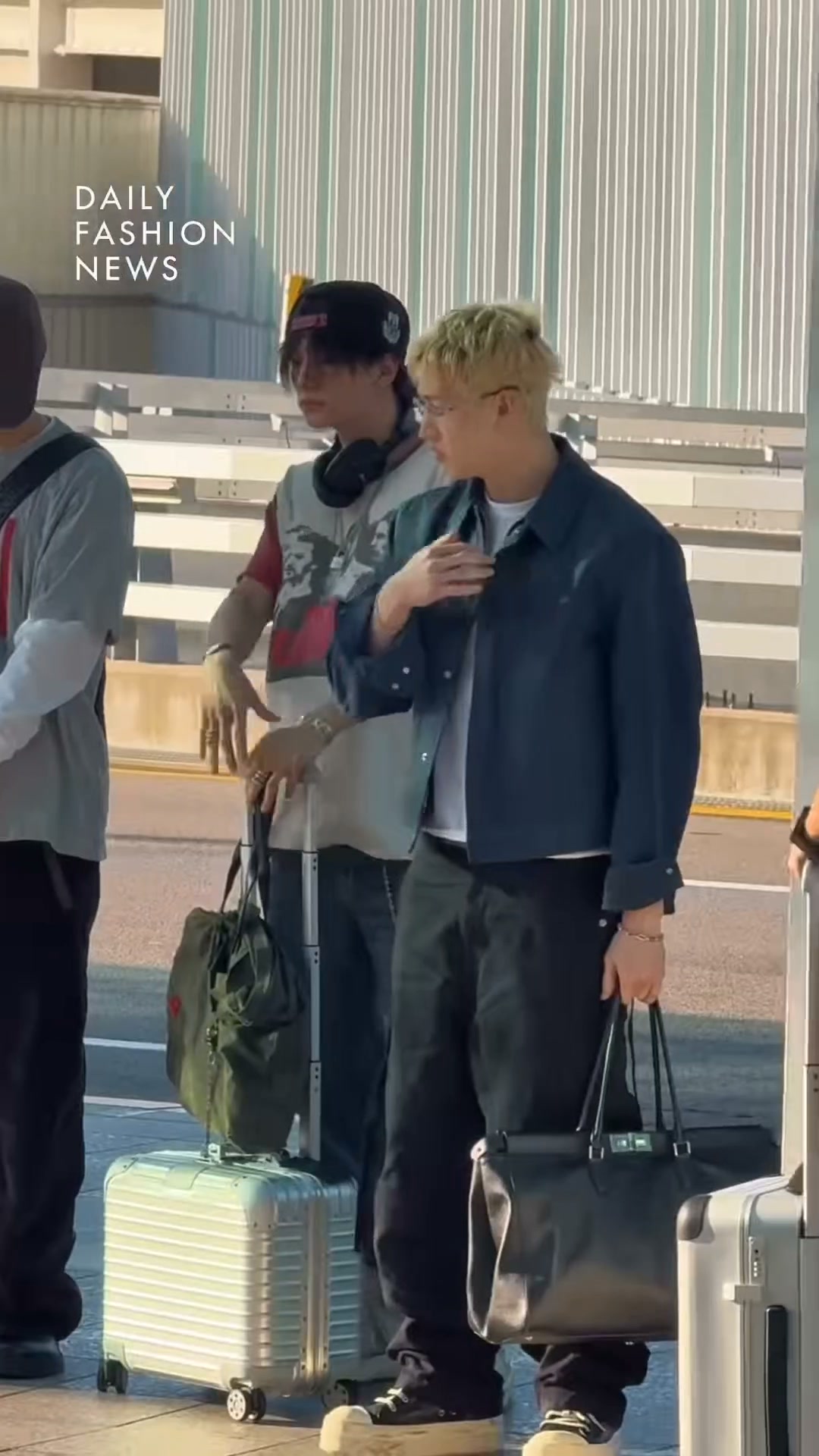 STRAY KIDS at the airport, heading to Japan for RUN IT. #StrayKids