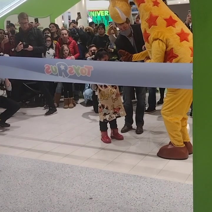 Ribbon cutting at official grand opening of Toys R Us at the American ...