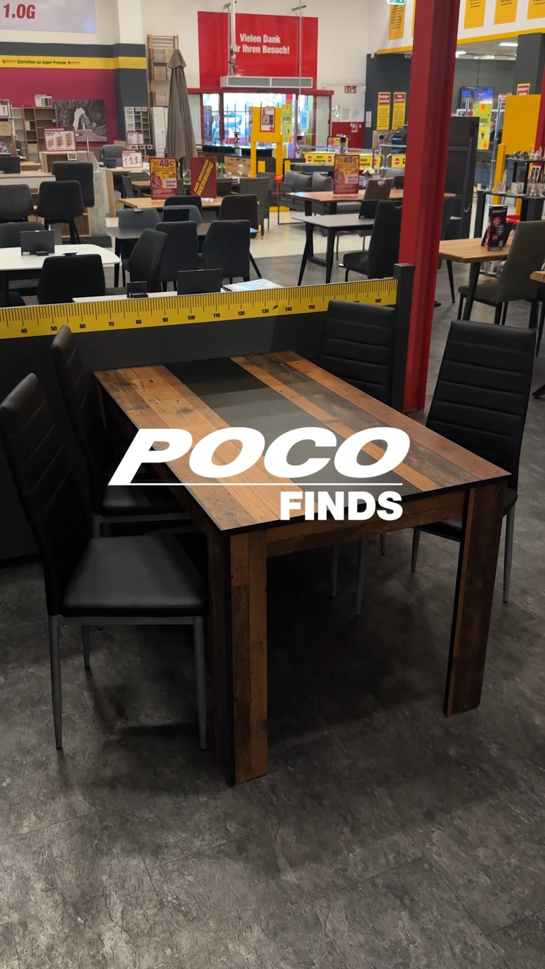 Was denkst Du, wie viel der Tisch mit 4 Stühlen insgesamt kostet?, #Tischgruppe #POCOStyle #Wohnideen #BudgetFriendly #Schnäppchen #deko #wohnen #poco | POCO Einrichtungsmärkte