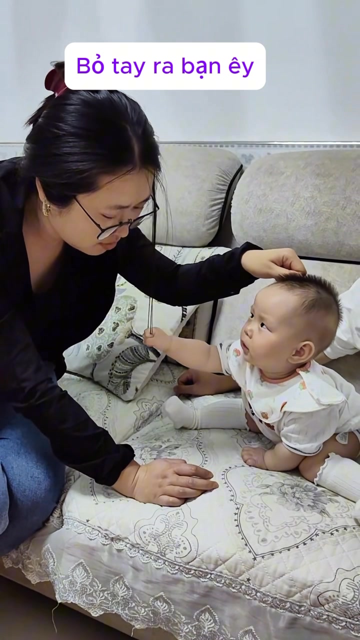 Bỏ tay ra khỏi tóc tui bạn êii | Điểm Hẹn Bé Yêu | Facebook