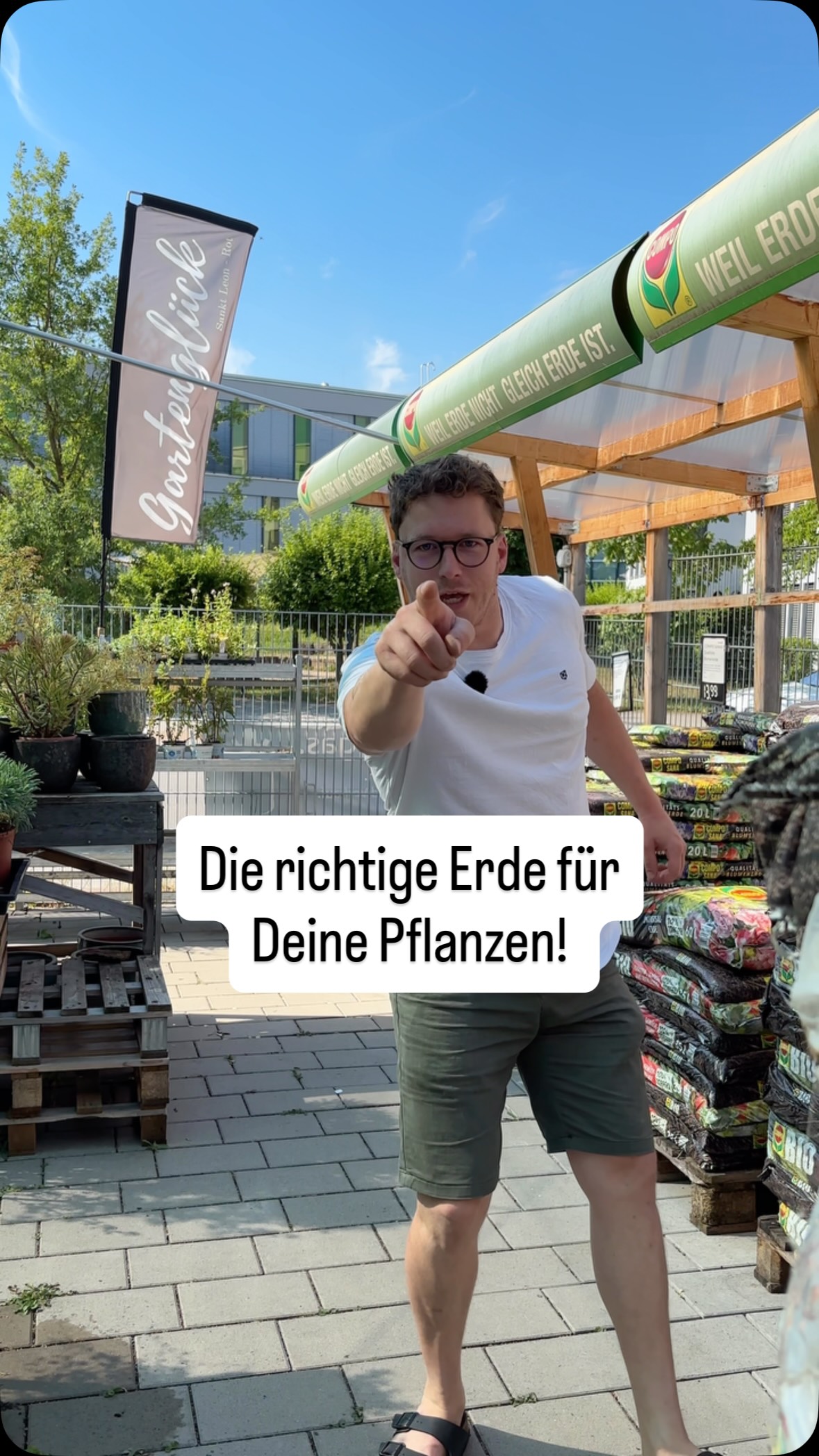 🌱 Du brauchst Erde für deine Pflanzen? 🌱, Dann bist du bei uns im Gartenglück genau richtig., Ob Garten, Beet, Hochbeet, Kübel, Balkon oder Terrasse – bei uns findet ihr eine große Auswahl an Erden