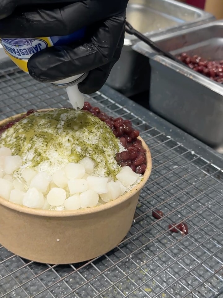 What's your favorite bingsu flavor at Cream de la Cream in Tampa?