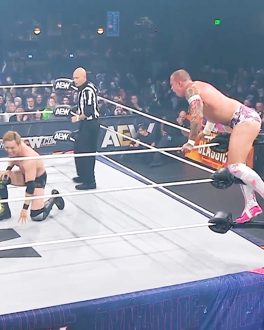 Okada kicks the ref to knock Kyle Fletcher off the ropes! 🫨 Watch # ...
