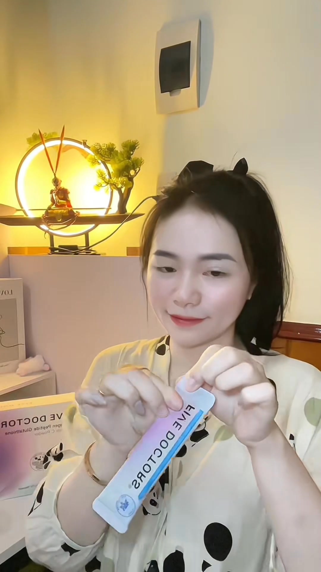 Estalife Collagen Peptides 6600mg Zero Sugar Amount Per Serving: - Hydrolysed Fish Collagen Peptides (Sustainably Extracted from Freshwater Fish): 6,600mg - Vitamin C: 250mg - L-Glutathione Reduced Form