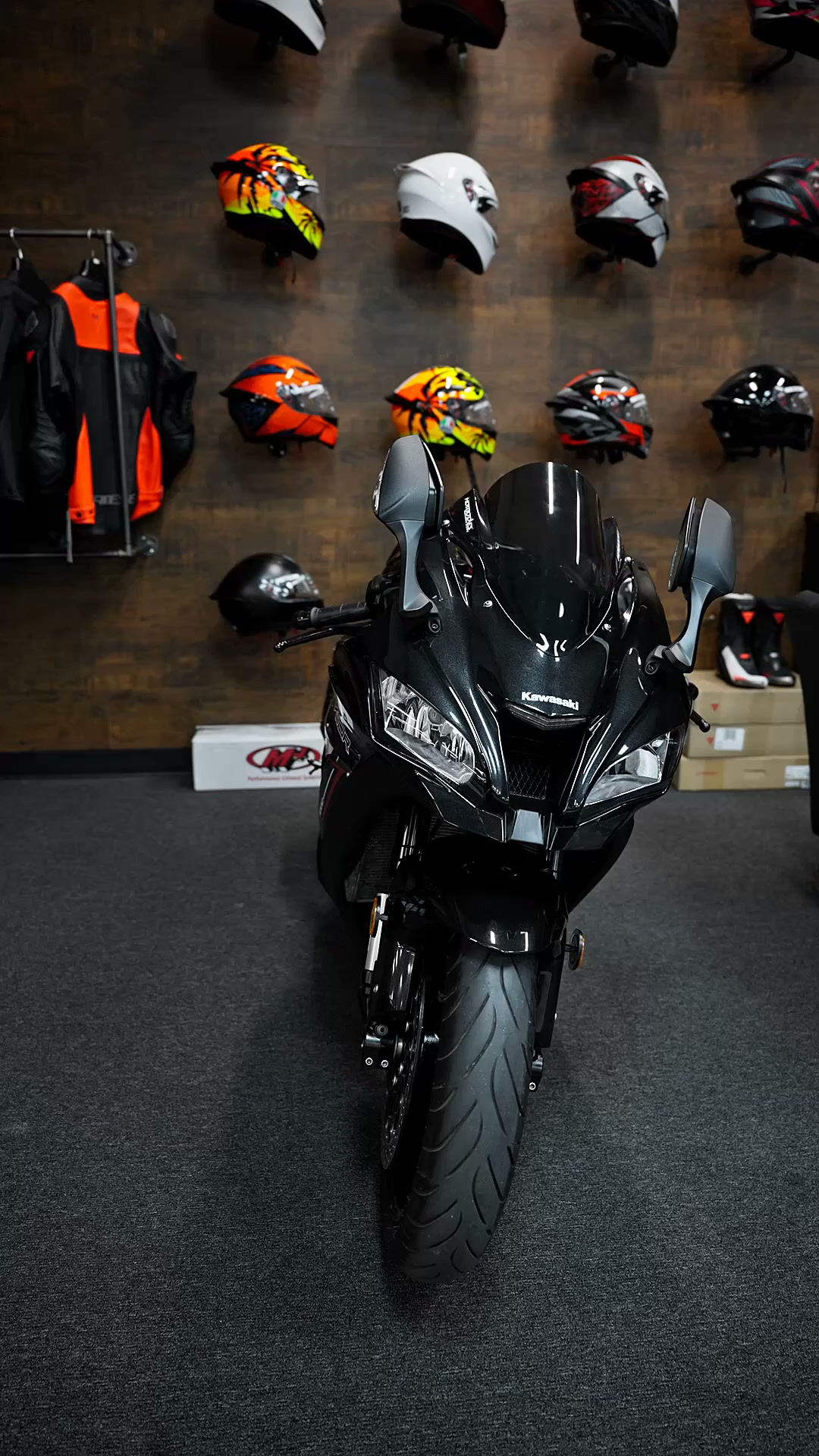 🏍️ Kawasaki ZX-4RR: Small Displacement, Big Attitude 💚 Meet the