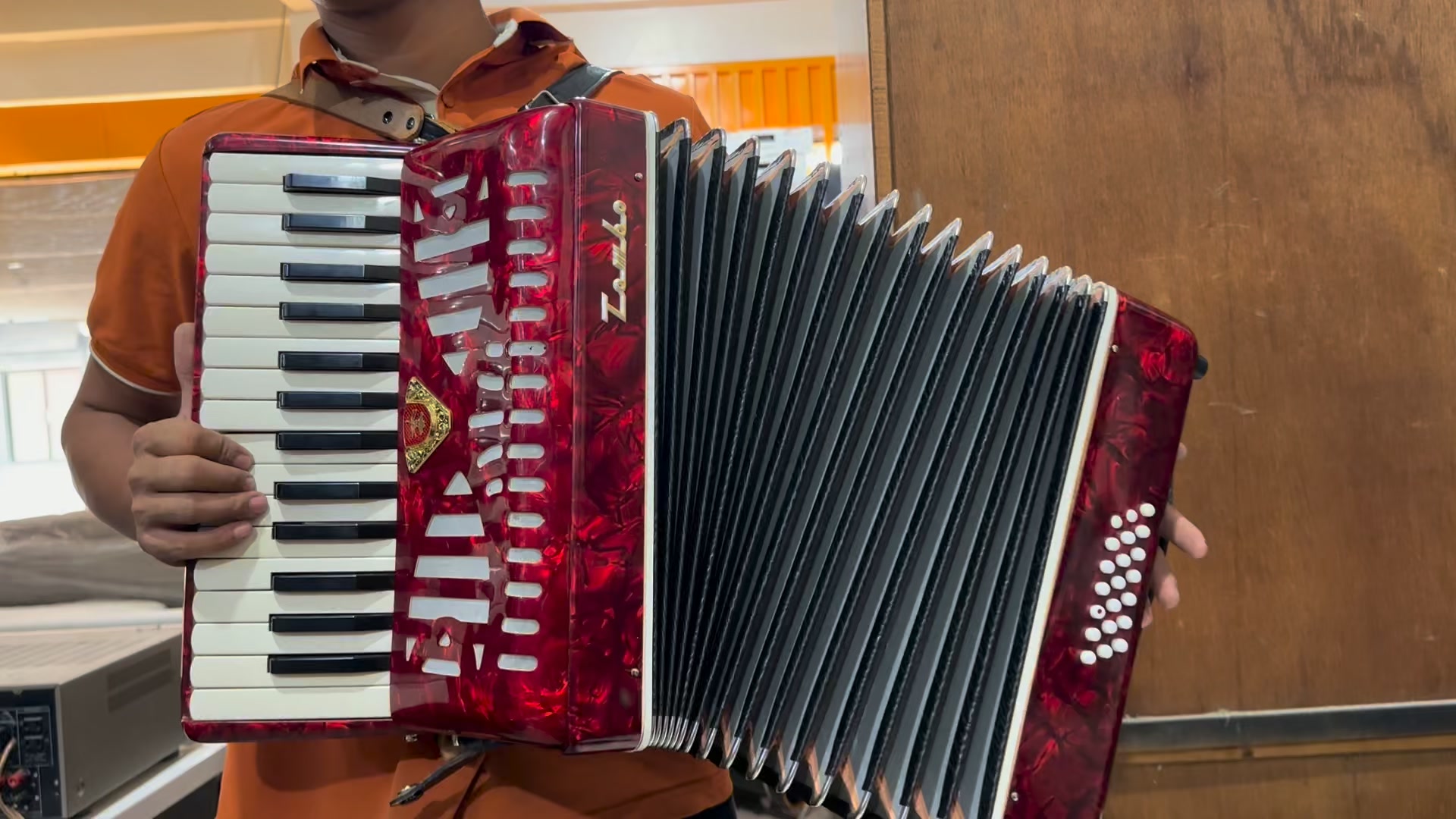 🎶 VINTAGE FIND! 🇯🇵❤️ A classic TOMBO No. 211 Accordion — made