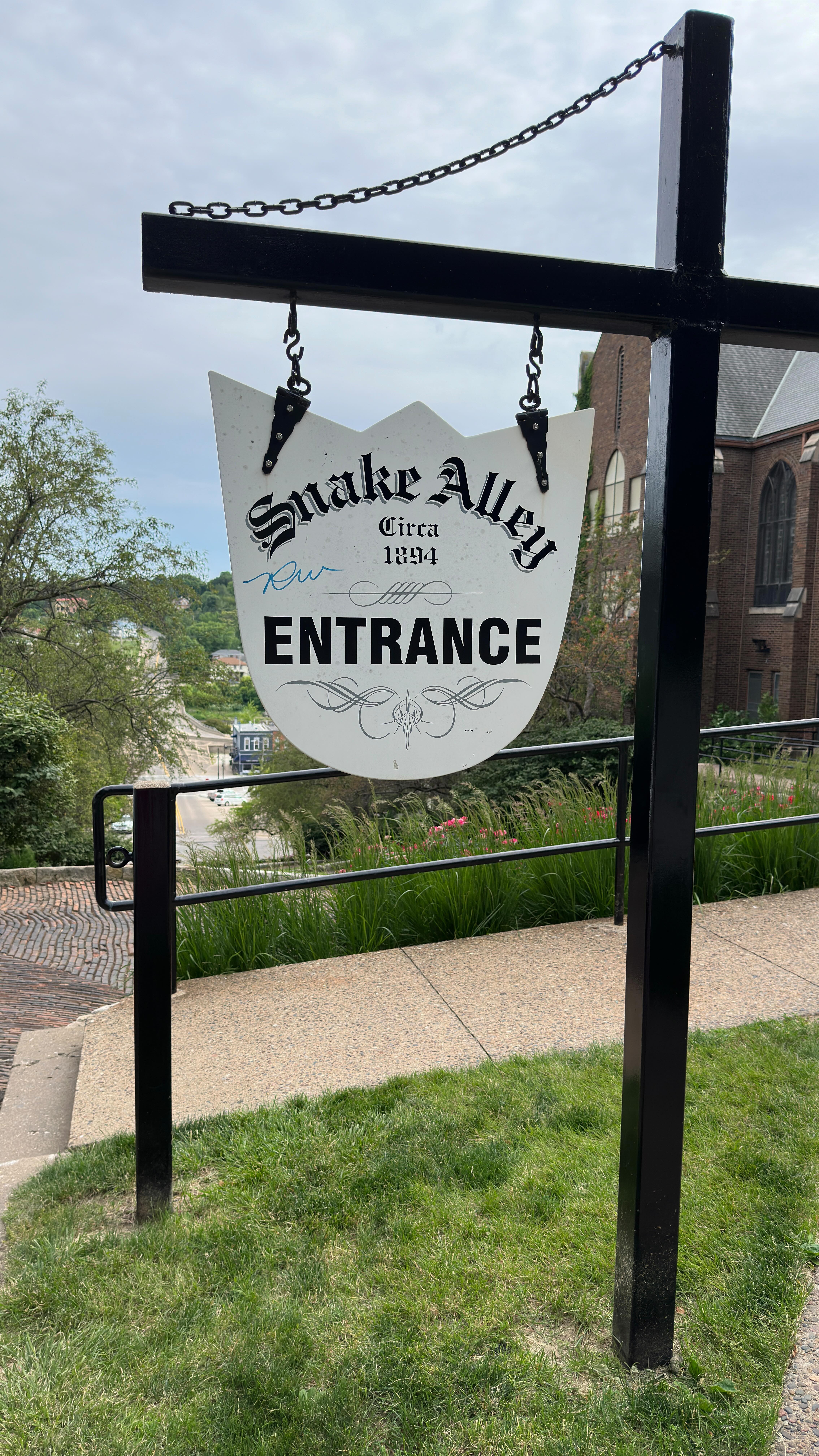 Take a drive down the crookedest street in the world - Snake Alley