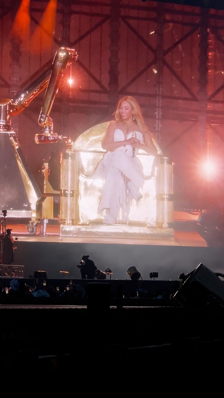 BEYONCÉ said, I’m gonna have this LIL SIP OF DRANK!🤣POU IT UP DEN BEY ...