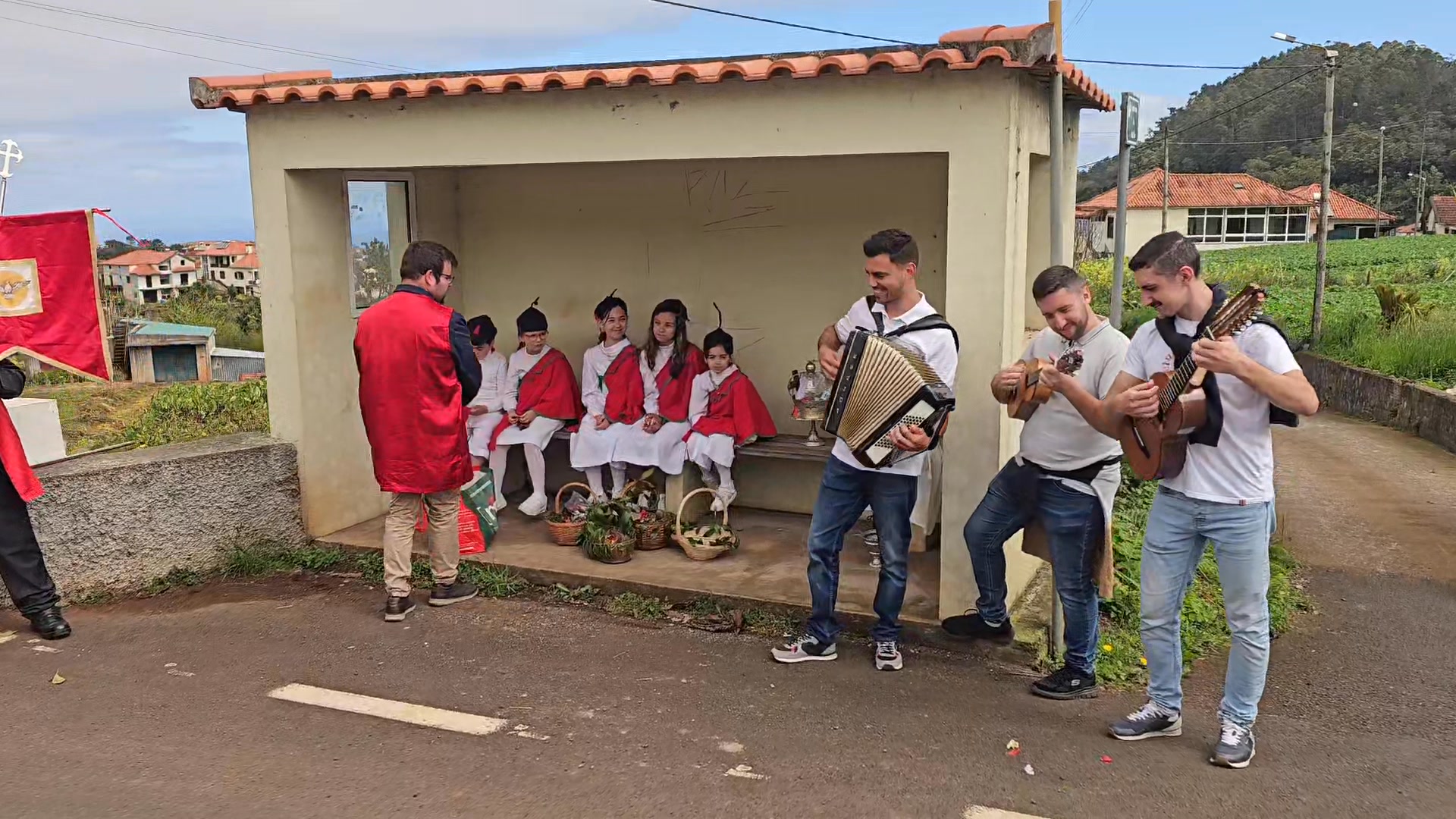 Encontrei o Espírito Santo na paragem à espera do horário pra ir lá pra ...