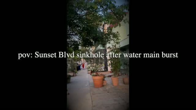 陥没孔/Sinkhole LEA A water main break in West Hollywood