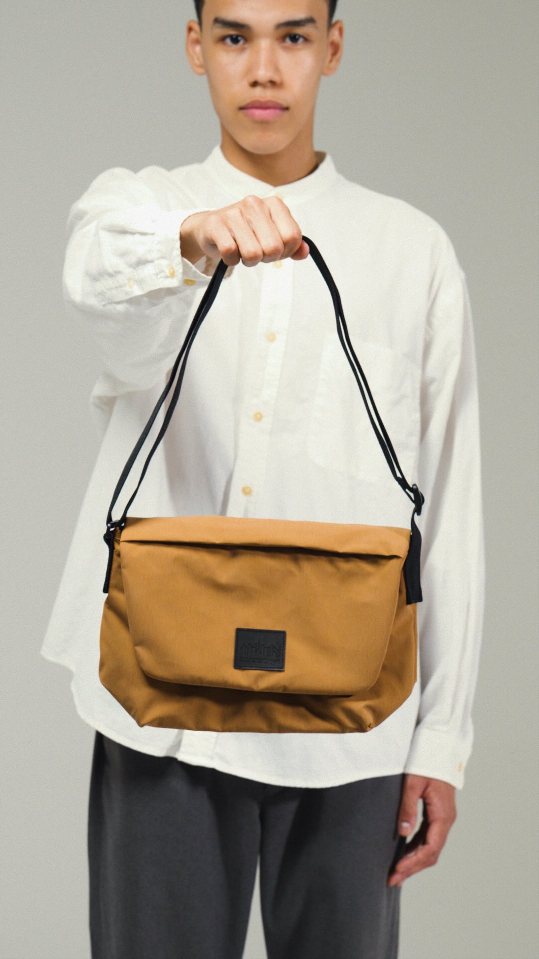 Manhattan - ・ ・ ・ ・ TWILL MESEROLE MESSENGER BAG (MP1616TWLBL