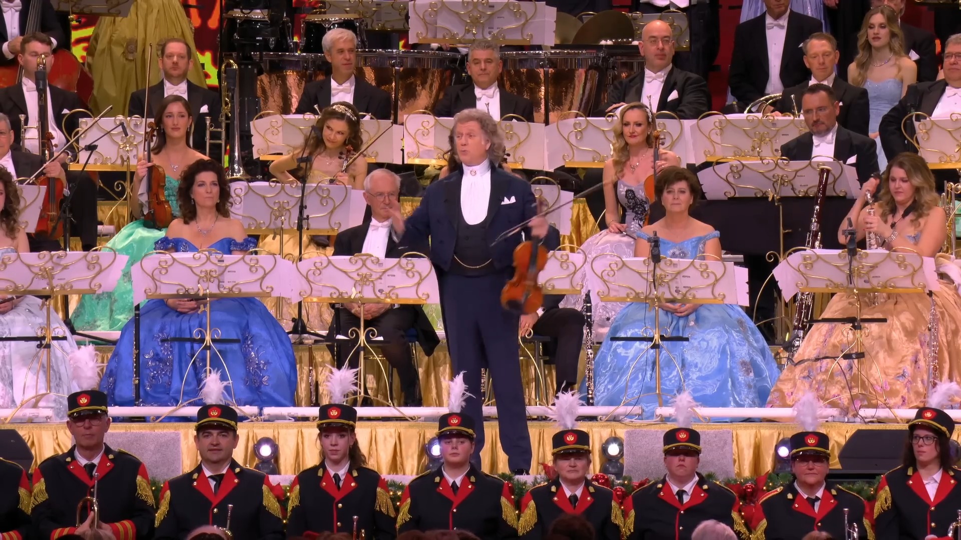 A festive spectacle! André Rieu, Anna Reker, and 400 brass players ...
