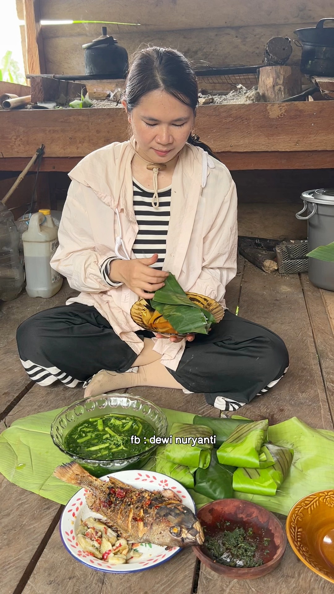 menu kesukaan di ladang daun timun umbut sengga terong bakar dan ikan ...