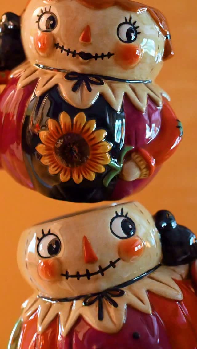 🍁As Fall is in the Air, our new Autumn Grapevine critter mugs say