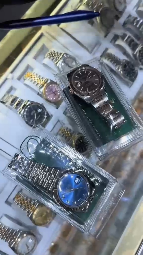 How to make quick profit reselling Rolex watches on the streets of New ...