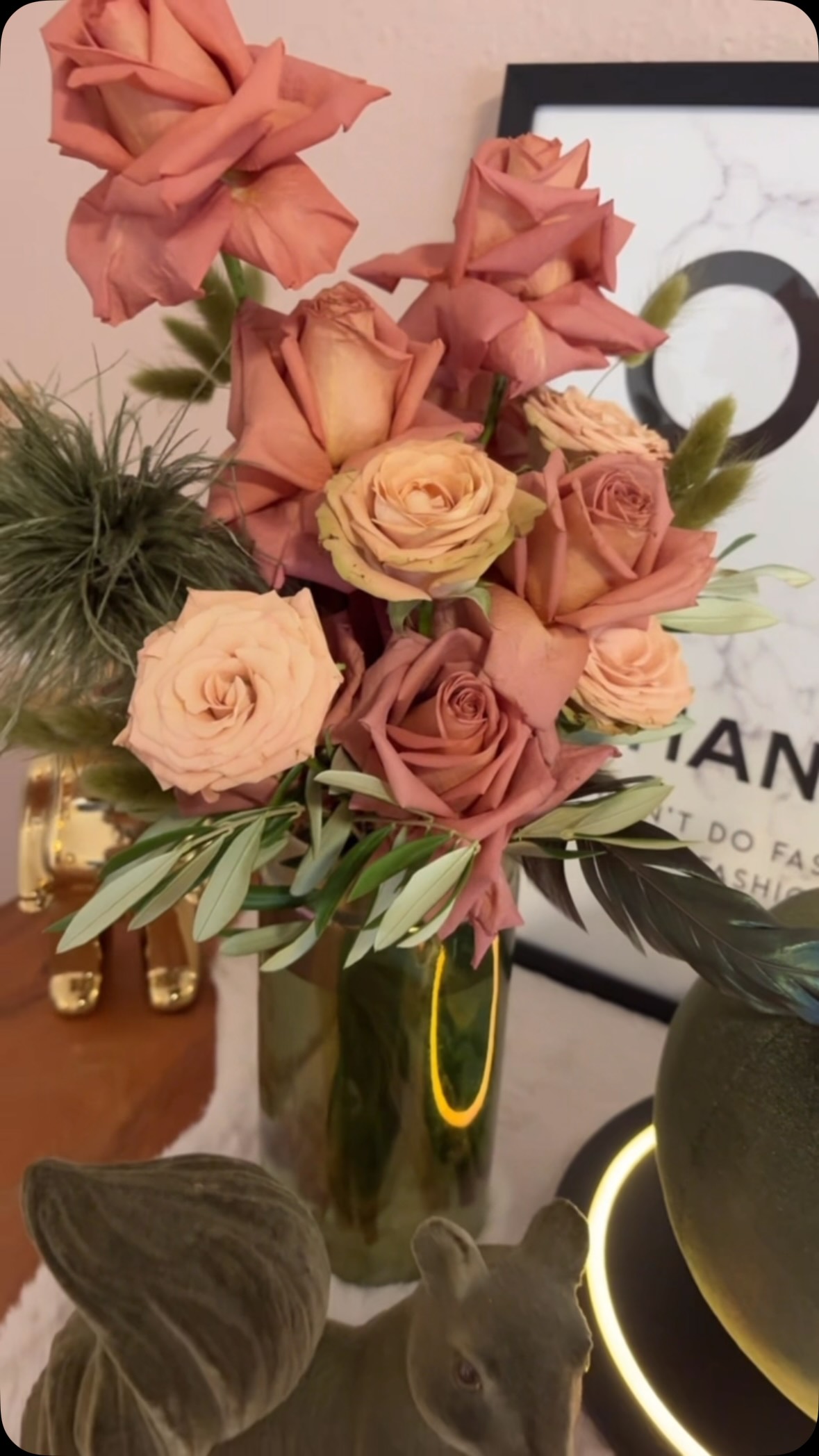 So langsam kommt auch im Blattwerk die herbstliche Atmosphäre🍁🍄‍🟫🍂🍄🐿️, Egal ob bei Flower, Fashion, Dekorationen,Schmuck Accessoires and more 🍁🤎, Seid gespannt 🤎🧡🤎, #flowers #blumenliebe #autumn