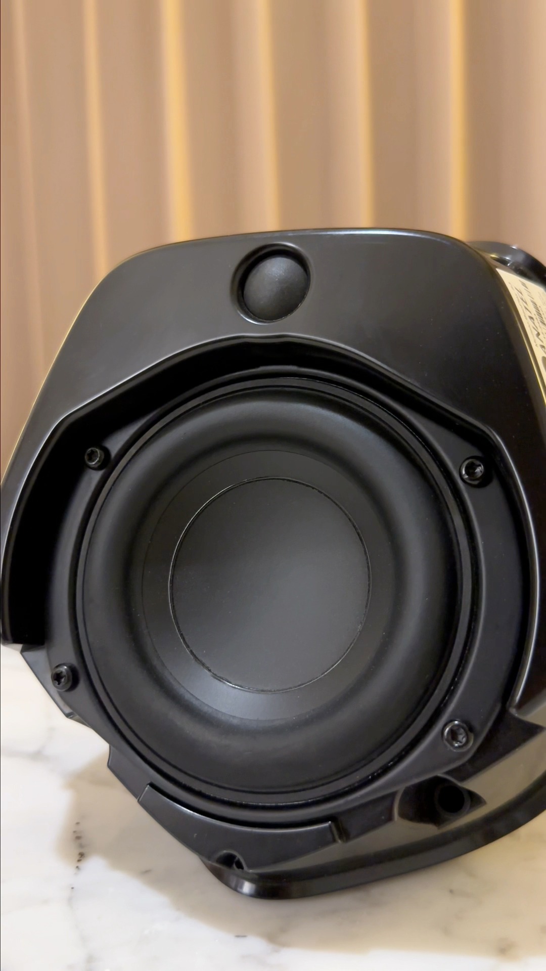 1/18 (木) 発売】 B&O Play by Bang & Olufsen(バングアンドオルフセン