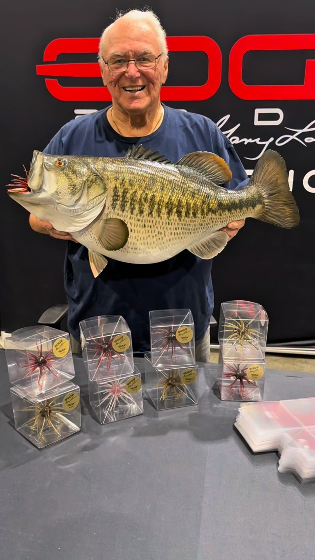 catch a fish with just lure How to Alex Langer's Flying Lure: Langer, Alex Books Size:3.5in/9cm custom fishing rod holder Not sure what fishing