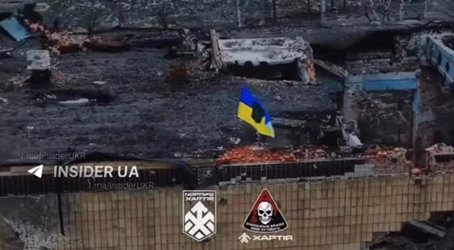 🇺🇦 Ukrainian Flag Raised Over Kupiansk City Hall Ukrainian forces have ...