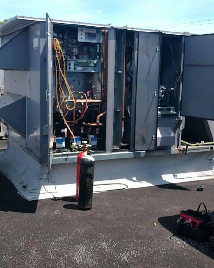 Carrier RTU Freon leak repair. #freon #freonleak #sunnyday #edisonnj #newjersey #