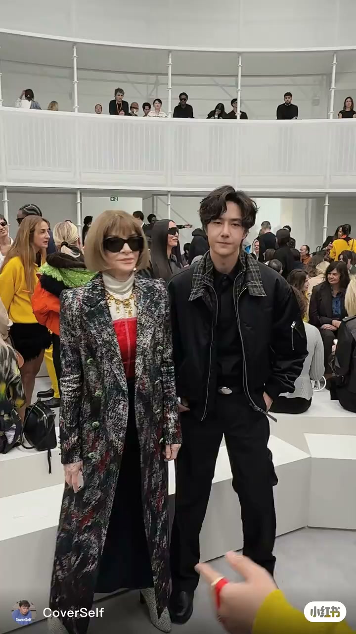 Yibo, Rocco and Anna in one frame WANG YIBO LOEWE PFW SS27