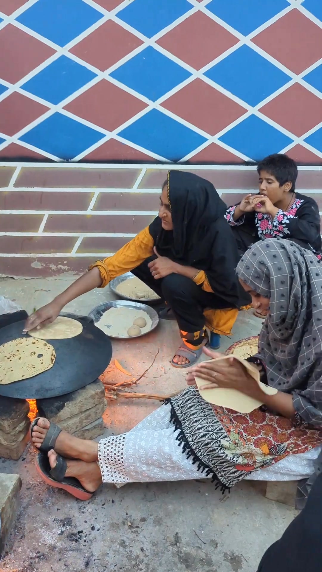 How To Make A Roti #short #shorts #shortbeta | Kosar Irfan Short | Facebook