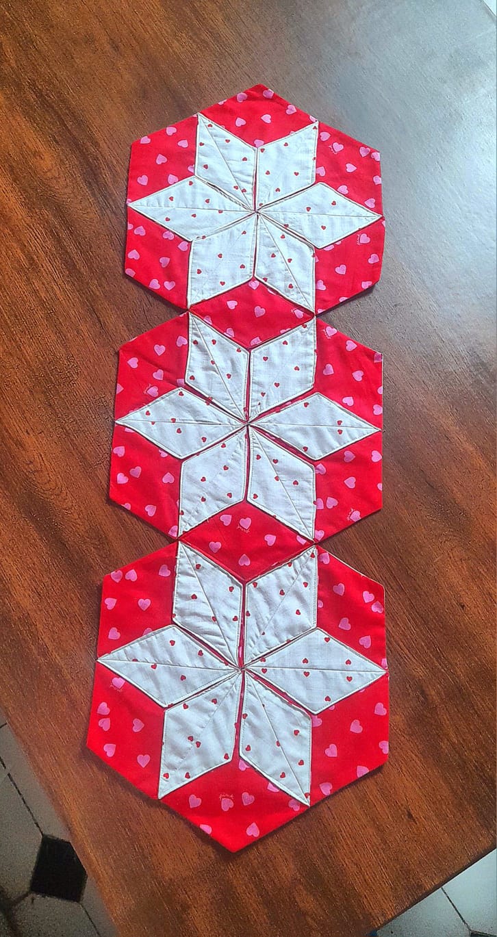 Stunning Hexagon Table Runner Tutorial | Indah Sewing | Facebook