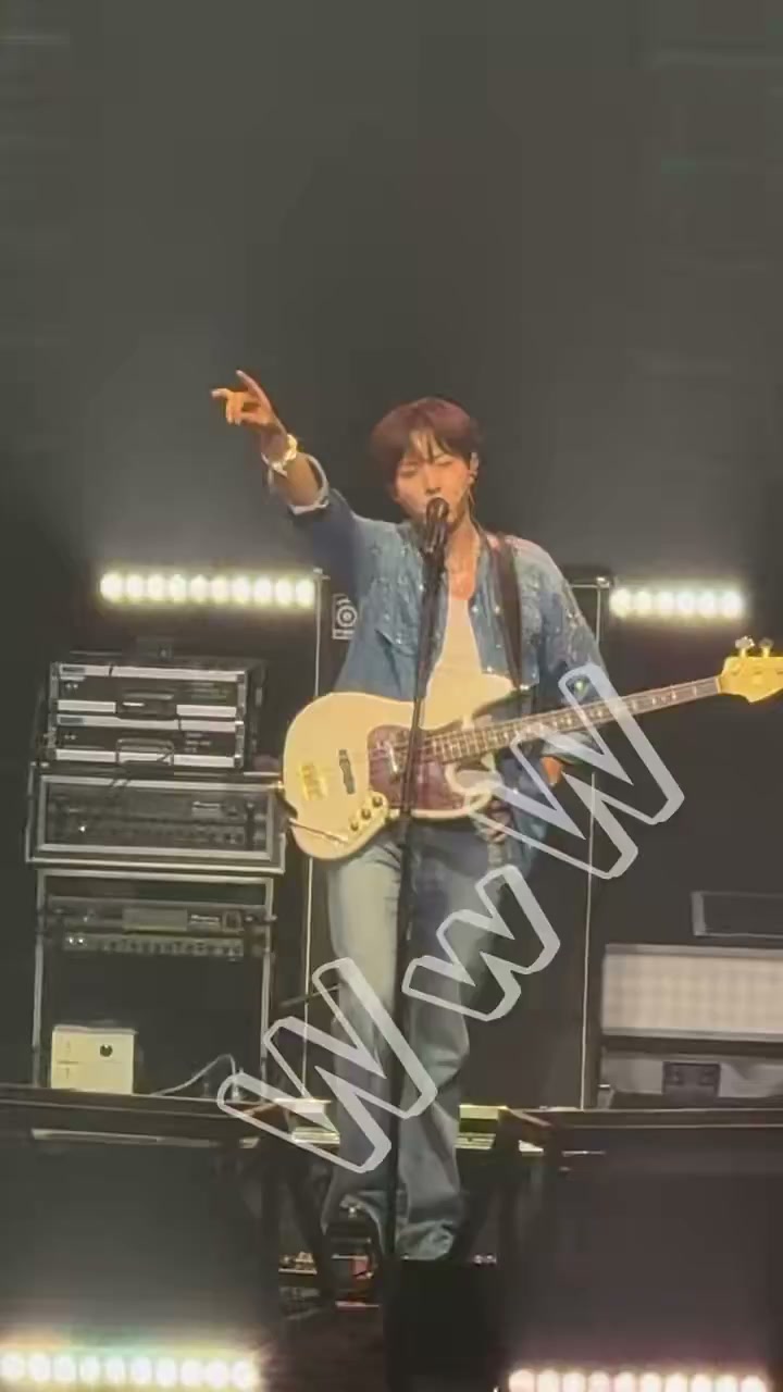 CNBLUE LIVE '3LOGY' IN JAPAN TOKYO Cantando a coro JungShin y