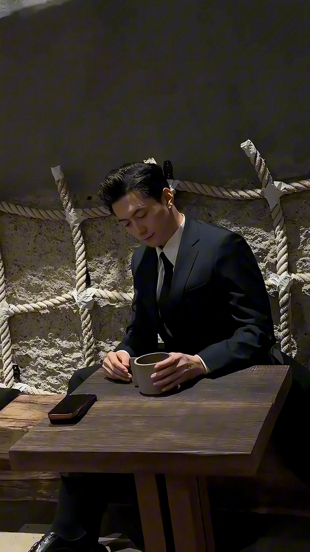 急泡出涩，慢品得香。 茶有浓淡，人有起伏。 | 杨寒 | Facebook