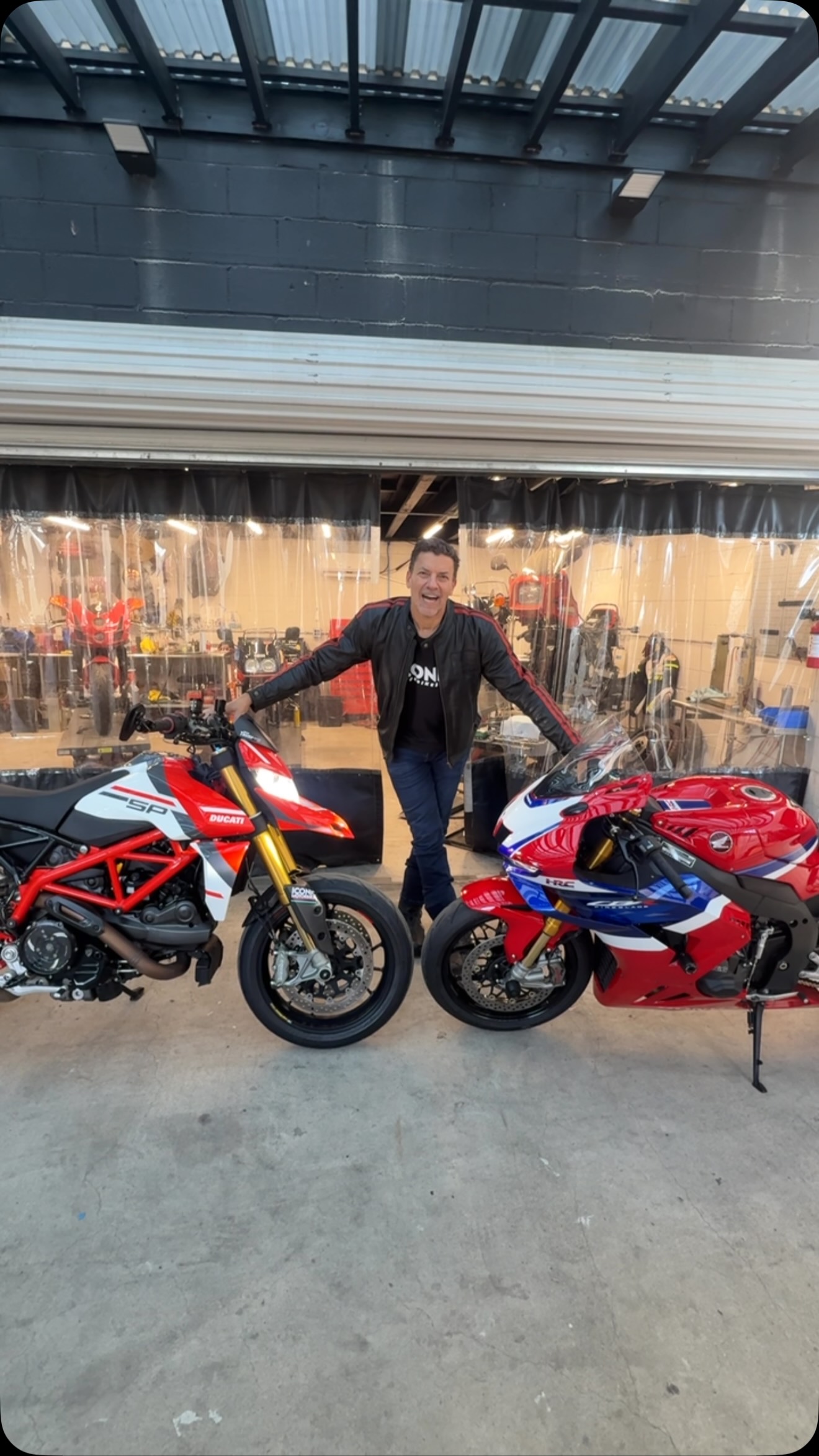 2025 Ducati Panigale V4 vs Fully Built 2024 Ducati Panigale V4S