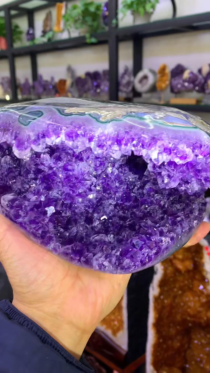 Amethyst mouth | Quana Crystal | Facebook