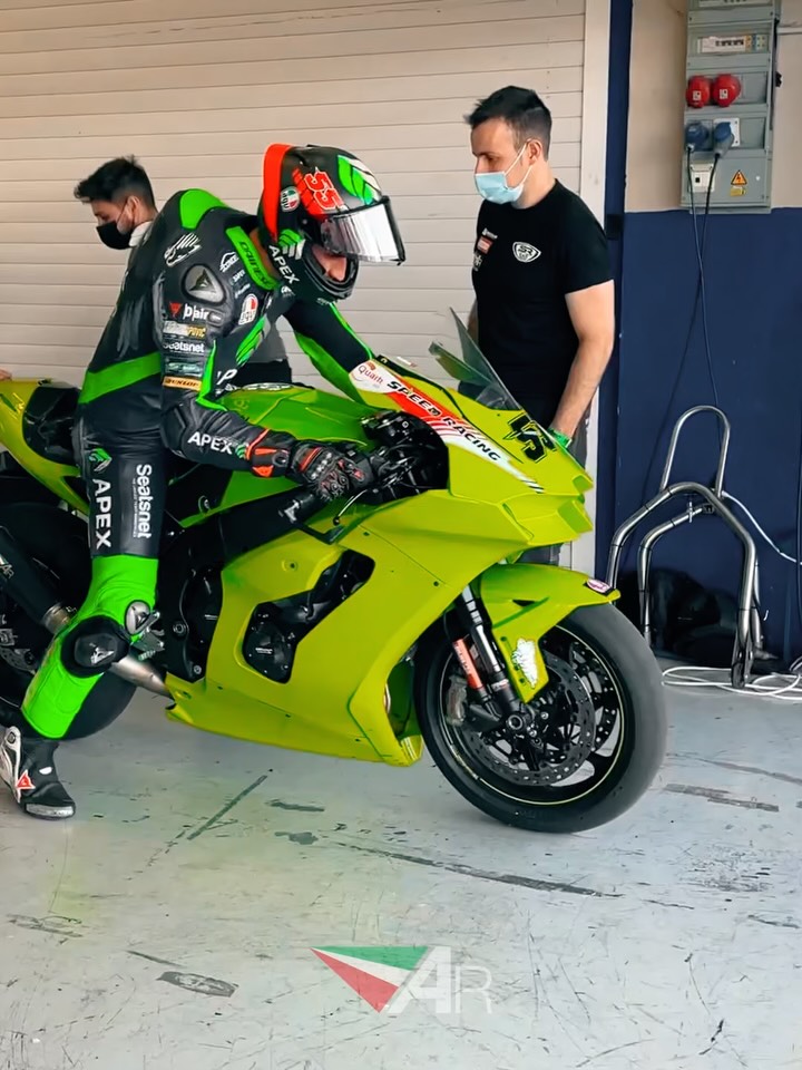 Kawasaki 2026 range, unlocked. ⚡️ New updated slip-ons, decats