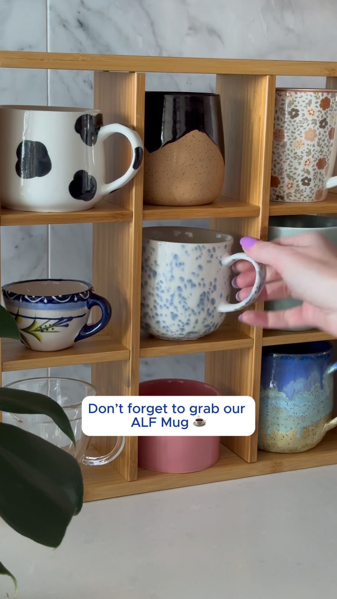 Our TOLNE Wall Shelf is the perfect addition to your coffee/tea corner in your kitchen ☕️ With 12 thoughtfully designed spaces, it neatly displays your favourite mugs, cups, and glasses ✨,