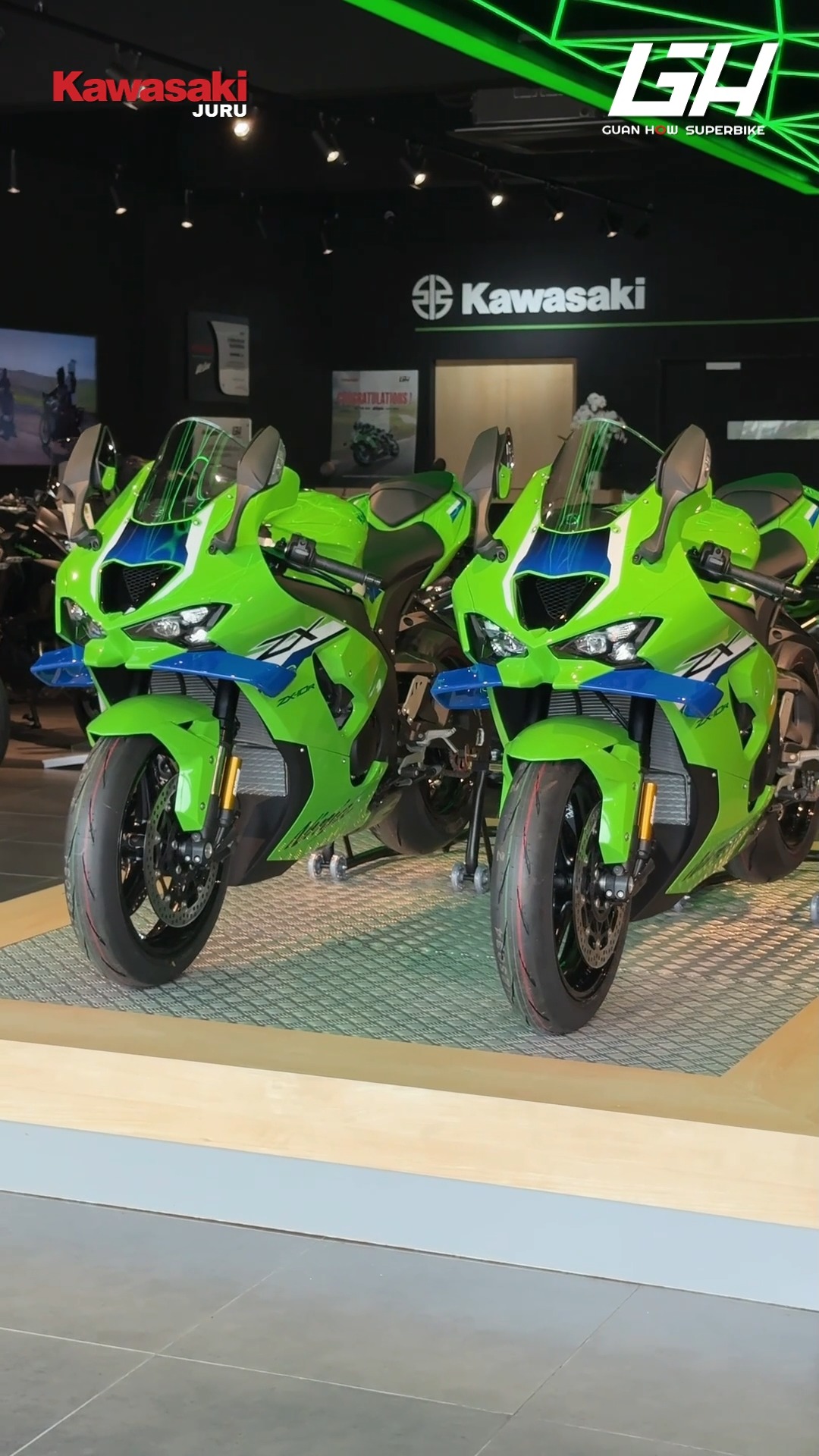 First look at the new Kawasaki ZX-10R on the floor at Kawasaki