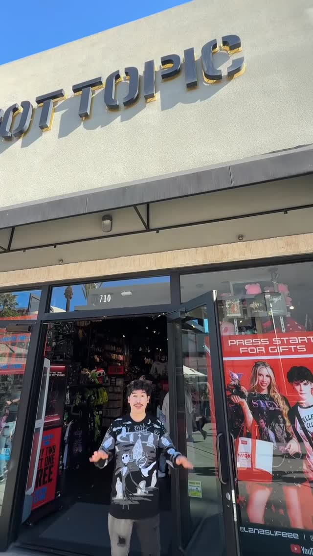 OMG @hottopic ENTIRE STORE IS BUY TWO GET ONE FREE RIGHT NOW!! Thank ...