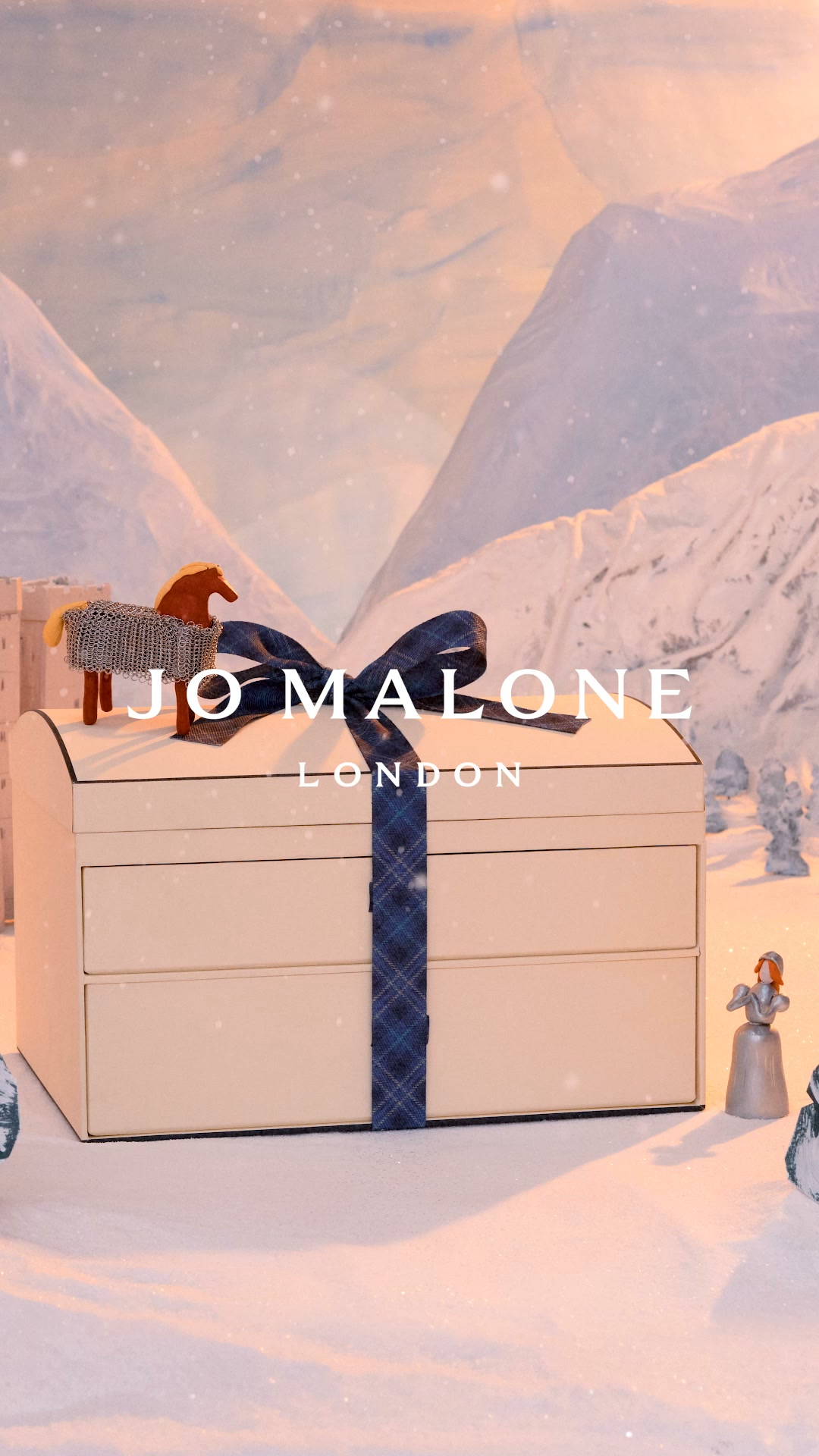 くーみんさん専用❗JO MALONE LONDON　クリスマス限定BOX A little peek behind the doors. Discover a glimpse of the 25
