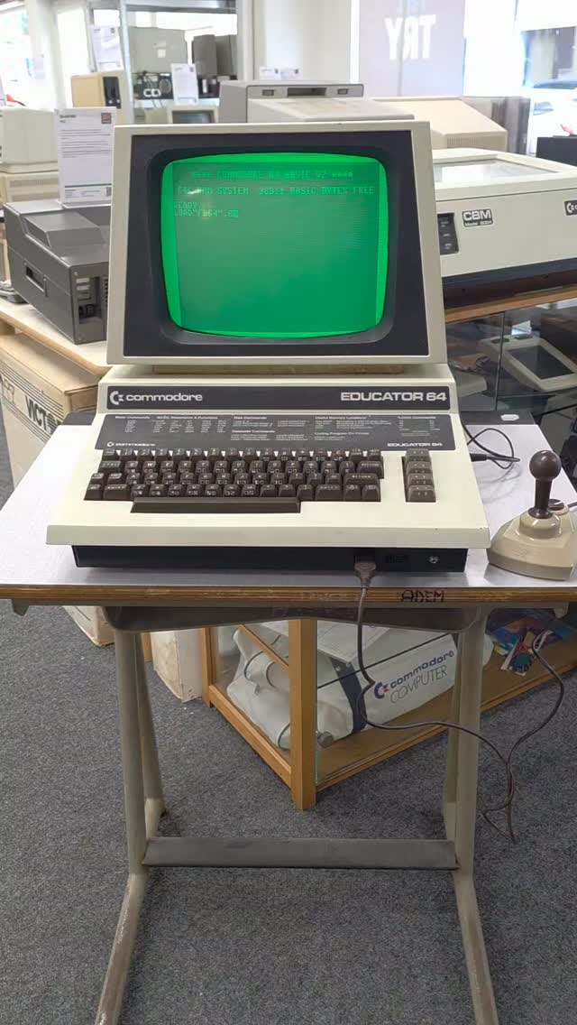 Giana Sisters on a PET? Yes, this Commodore Educator 64 is